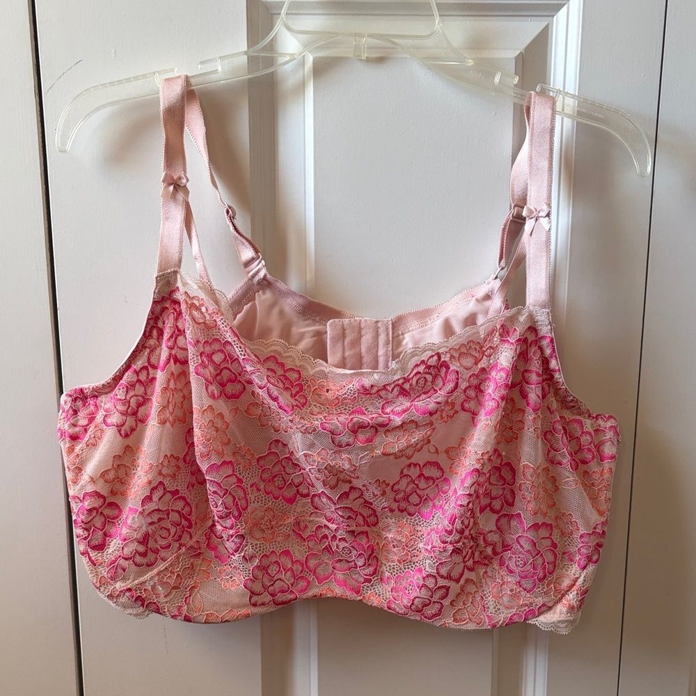 Torrid Curve Unlined Balconette Pink Floral Lace Bra Size 48DDD